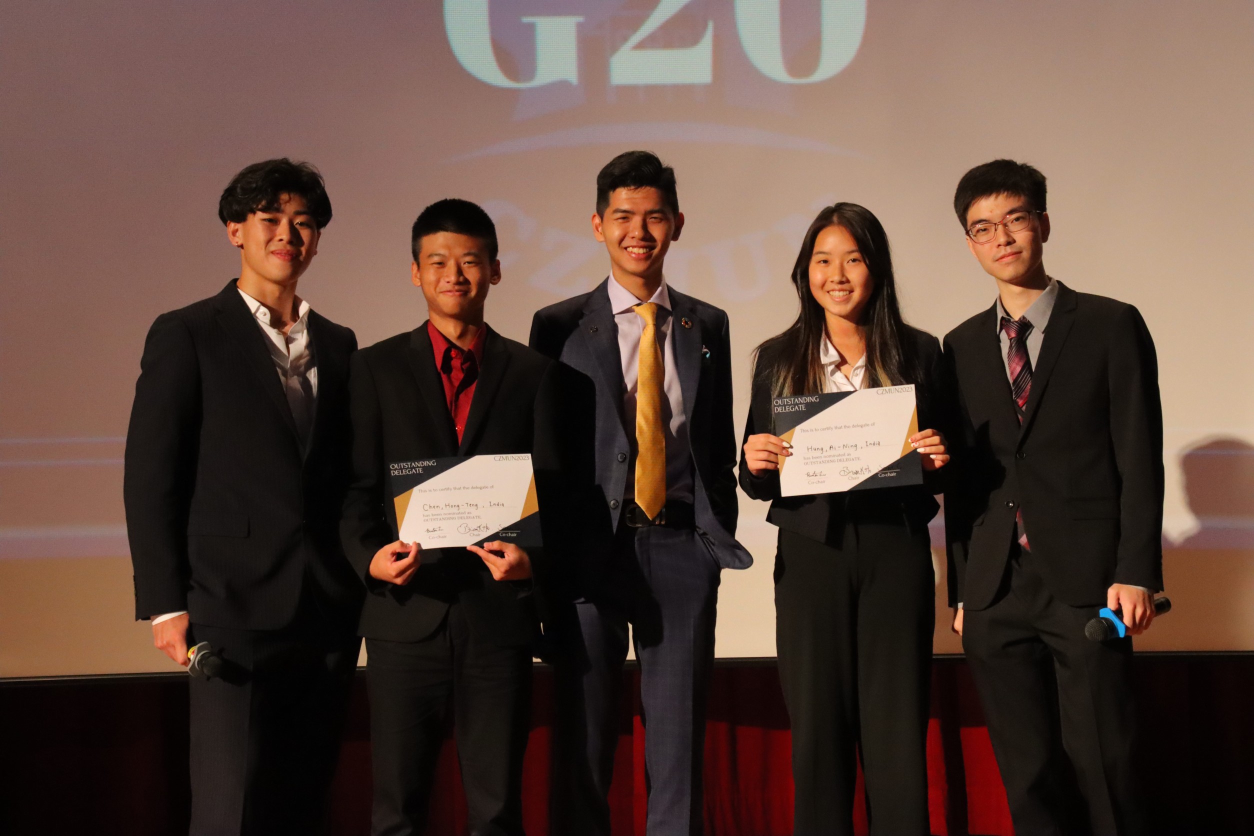 G11 陳宏騰 Jerry Chen & G10 洪愛甯 Carol 同學 榮獲 CZMUN 中山女高+建國中學 模擬聯合國競賽 / 第二名 ...